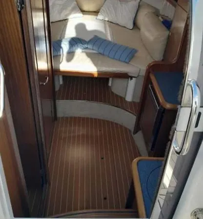 Botel Excelente Mini Yate *