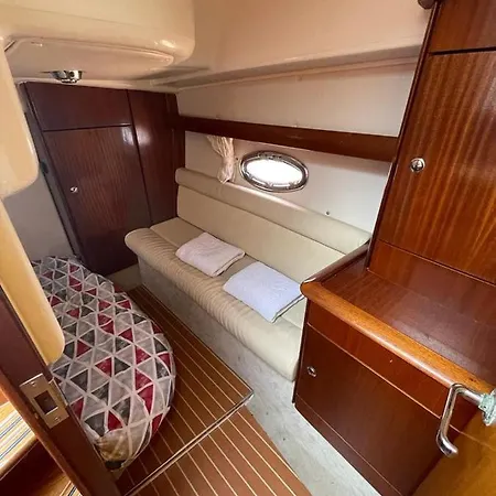 Botel Excelente Mini Yate *