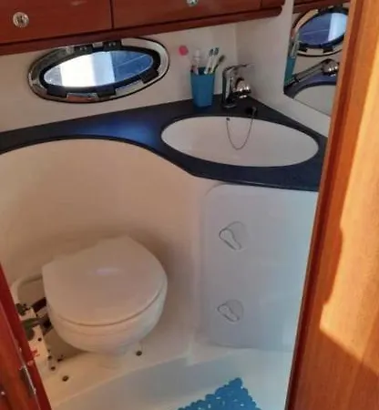Excelente Mini Yate Hotel en barco Valencia